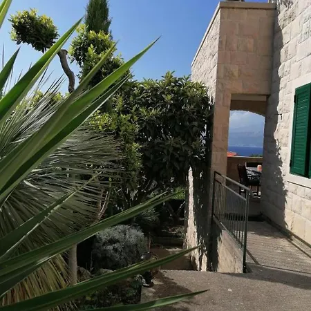 Family Apartment Postira