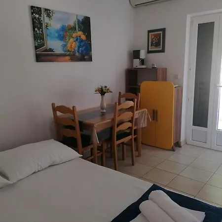 Apartment Family Postira