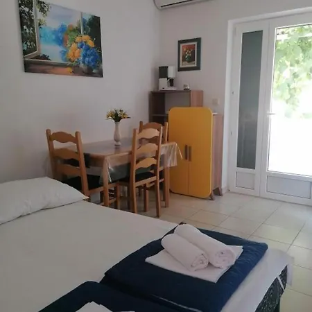 Apartment Family Postira