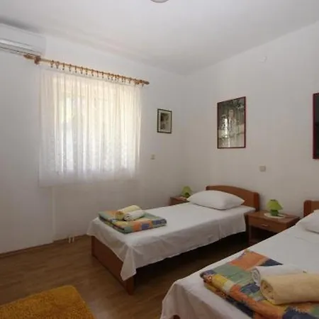 Apartment Family Postira