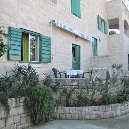 Family Apartment Postira